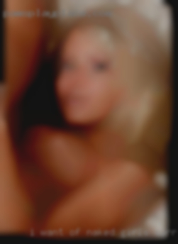 I want of naked girls surrounding  to suck on tits and eat pussy.
